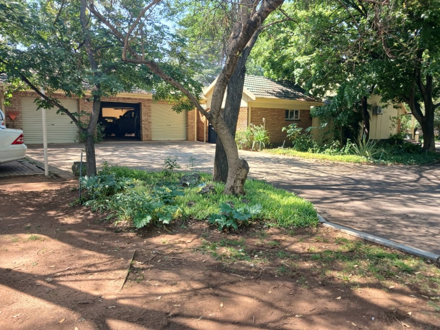 5 Bedroom Property for Sale in Wilkoppies North West